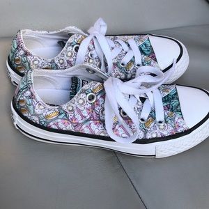 Girls converse only worn once. Like new condition.